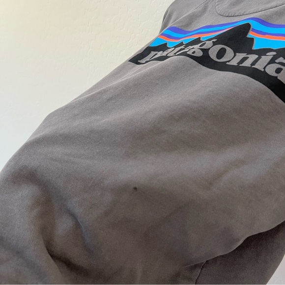 Patagonia Dark Grey Floral Embroidered Organic Cotton Crewneck - Picture 8 of 9